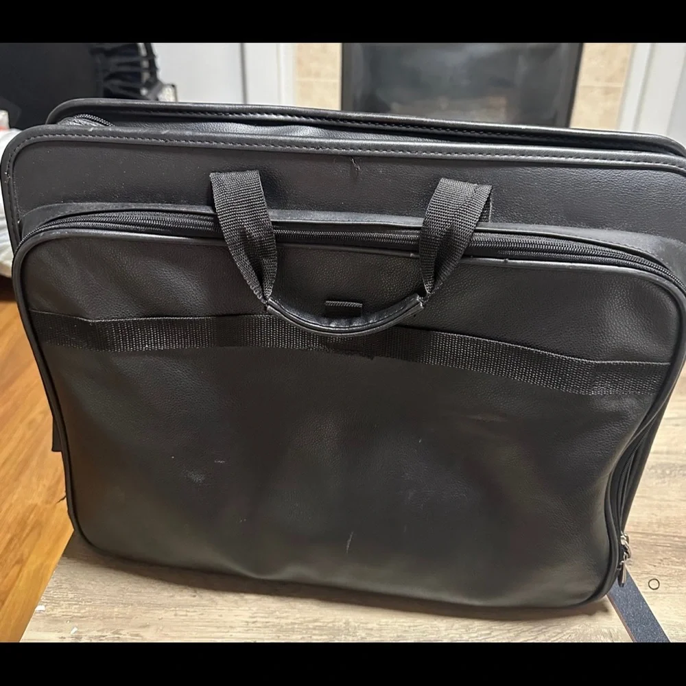 TARGUS LEATHER CORPORATE TRAVELER 15